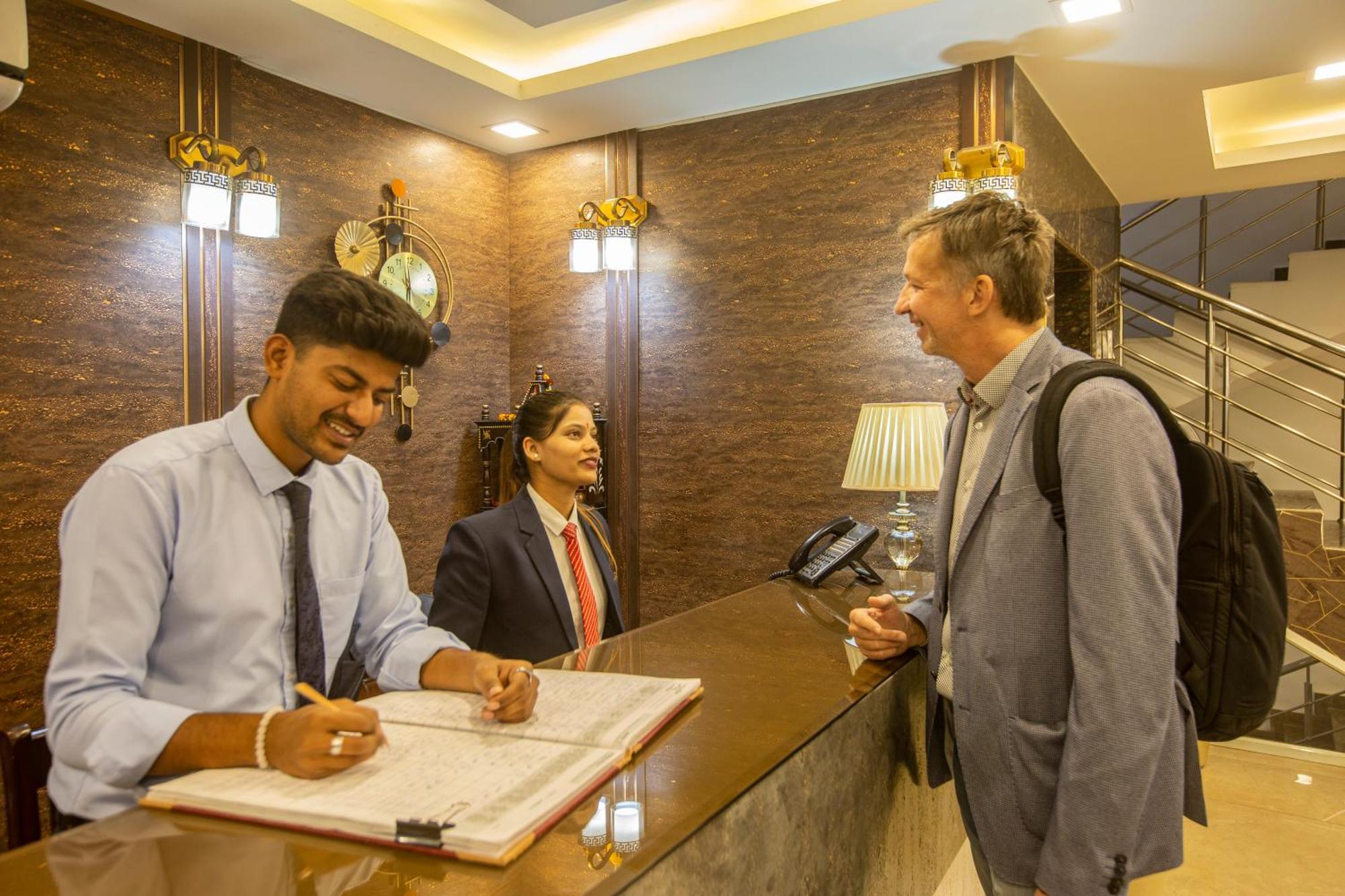 Hotel Prithvi-Raj Near Delhi Airport New Delhi Eksteriør bilde